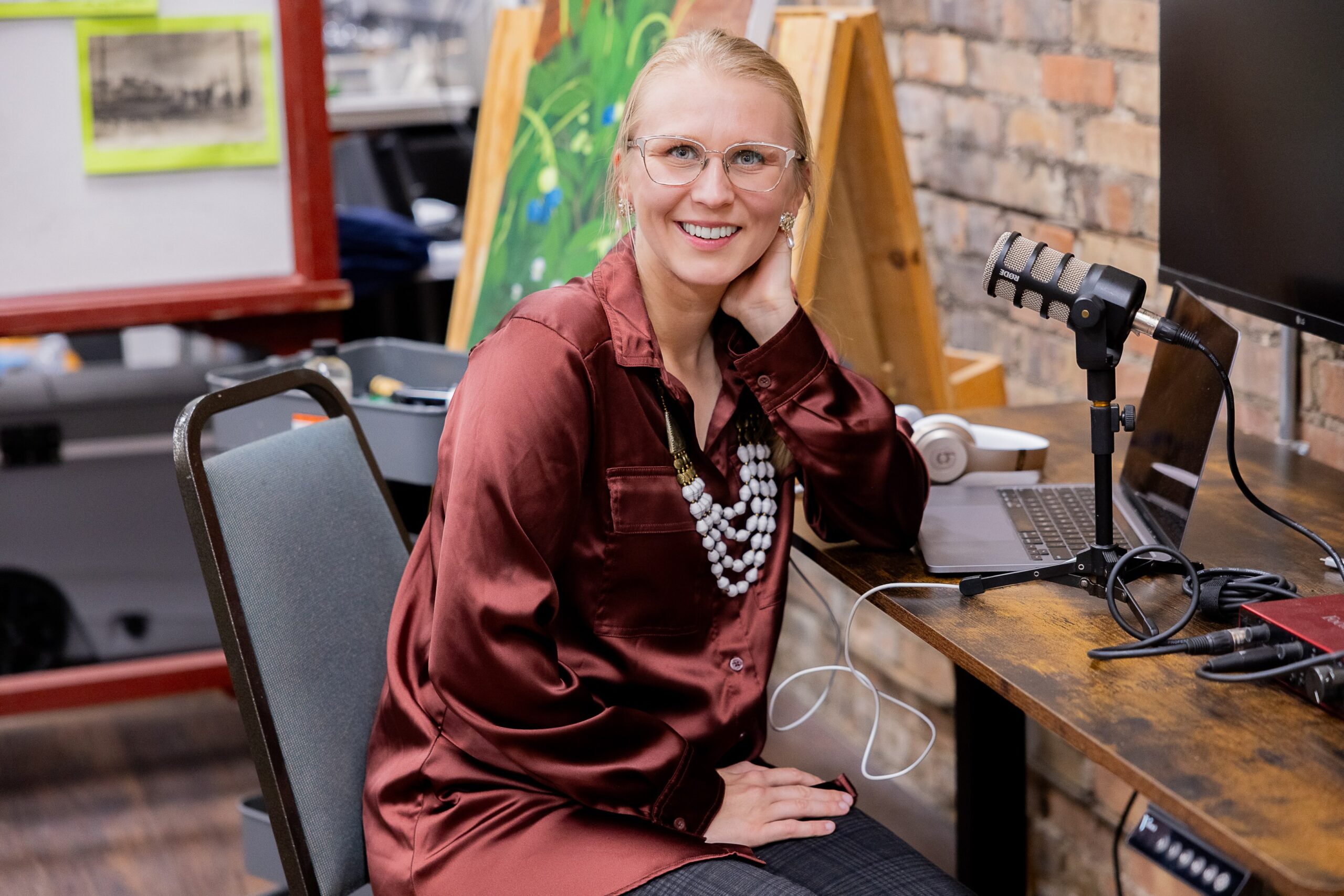 Rebekkah Anderson headshot podcasting